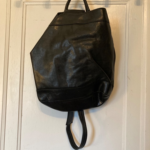 Sven Berkeley Black Leather Sling Backpack California - Picture 7 of 9
